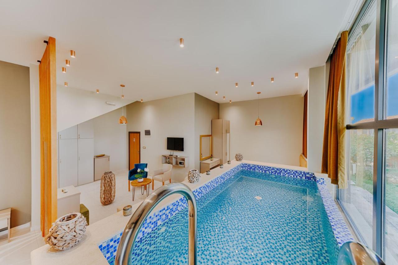 Suite with Private Pool,1145548594:JPEG